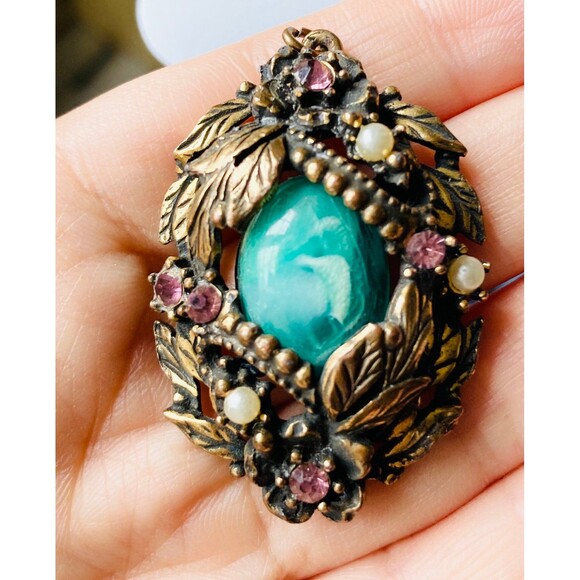 Vintage gold tone rhinestone glass pendant